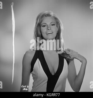 Raquel Welch, 1966 Stock Photo - Alamy