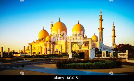 The imposing Sheikh Zayed Grand Mosque in Abu Dhabi in the sunset Stock Photo