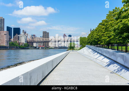 New york usa new york ed koch Queensborough Bridge over Roosevelt Island and the east river connecting Queens with Manhattan New york usa Stock Photo