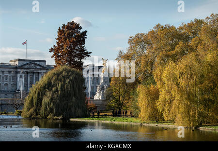 Buckingham Palace viewed from the lake in St James Park, London, England,UK. Autumn 10 Nov 2017 Home of the residing Monarch in London, England.  Wiki Stock Photo