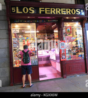 Los Ferreros delicatessen shop, Calle Ciudad Rodrigo, Madrid city centre, Spain Stock Photo