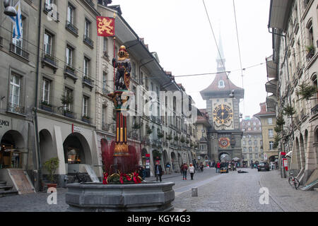 Bern's famous Kramgasse, with Zahringen fountain and the Zytglogge gate tower in the background. Stock Photo