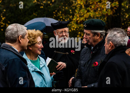 Leominster, UK. 11th Nov, 2017. Reverend mike Kneen chats to locals as crowds gather around the cenotaph to mark the 11th hour of the 11th day of the 11th month, 99 years after peace was declared at the same time in 1918 marking the end of four years of world war in Leominster on November 11th 2017. Credit: Jim Wood/Alamy Live News Stock Photo