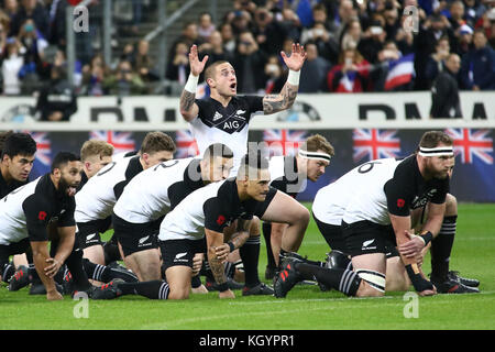 Paris, France. 11th Nov, 2017. The New Zealand All Blacks perform the Haka during the International test match between France and New Zealand at Stade de France. Credit: SOPA/ZUMA Wire/Ģ����ý Live News Stock Photo