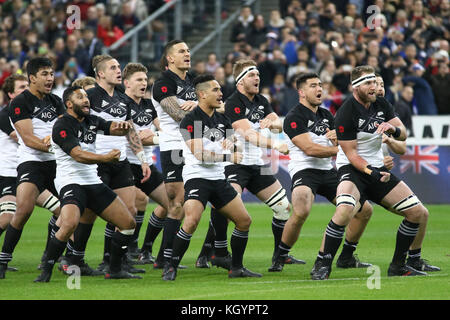 Paris, France. 11th Nov, 2017. The New Zealand All Blacks perform the Haka during the International test match between France and New Zealand at Stade de France. Credit: SOPA/ZUMA Wire/Ģ����ý Live News Stock Photo
