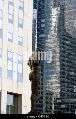 FRANCE. HAUTS DE SEINE (92), PUTEAUX, LA DEFENSE. IGOR MITORAJ SCULPTURE NAMED COLOSSE Stock Photo