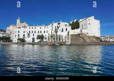 Cadaqués, Spain - A day trip to the Costa Brava - Katiesaway