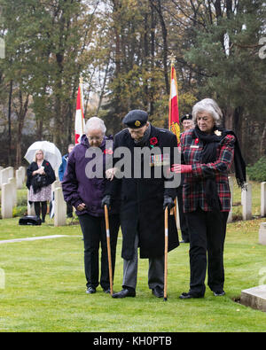 Al Cunningham of the Canadian Veterans' Association, UK returns from layng a wreath at the Canadian Service of Remembrance at the Canadian section of the CWGC Cemetery in Brookwood, UK Stock Photo