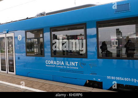 Wolfsburg, Germany. 9th Nov, 2017. A new train powered by fuel cells which convert hydrogen to electricty, arrives at the train station in Wolfsburg, Germany, 9 November 2017. The train is planned to service railway links in parts of Germany, among other places also in Lower Saxony. Sections of the train are decorated with chemical symboles. Credit: Peter Steffen/dpa/Alamy Live News Stock Photo