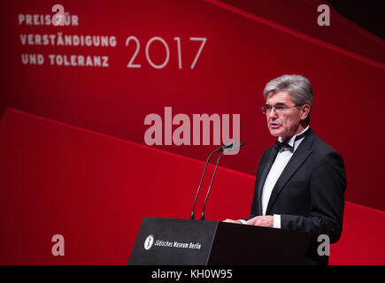 Berlin, Germany. 11th Nov, 2017. Siemens Chairman And Award Winner Joe ...