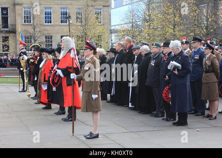 Newcastle, UK. 12th Nov, 2017. Veterans, Troops, Band of Royal Regiment Fusiliers, Lord-Lieutenant take part in Remembrance Sunday Parade & Wreath laying at War Memorial Old Eldon Square, Newcastle upon Tyne, UK November 12th, 2017. David Whinham/Alamy Live News Credit: Stock Photo