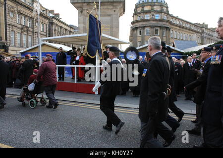 Newcastle, UK. 12th Nov, 2017. Veterans, Troops, Band of Royal Regiment Fusiliers, Lord-Lieutenant take part in Remembrance Sunday Parade & Wreath laying at War Memorial Old Eldon Square, Newcastle upon Tyne, UK November 12th, 2017. David Whinham/Alamy Live News Credit: Stock Photo