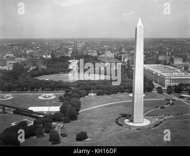 Aerial view of the Washington Monument, the Commerce Department (center) and the Tidal Basin (upper right background) before construction of the Jefferson Memorial, as taken from a US Army Air Corps aircraft, Washington, DC, 03/12/1932. Stock Photo