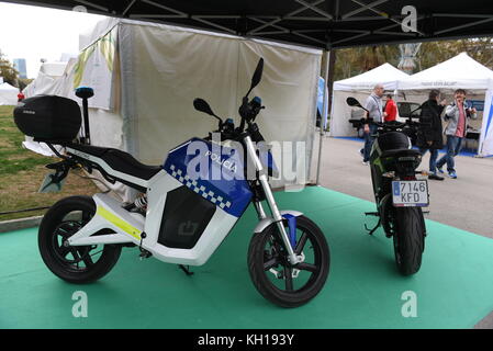 Barcelona, Spain. 11th Nov, 2017. Electric motorcycles are displayed during the 'ExpoElectric 2017 ', the fair of plug-in electric and hybrid vehicles, in Barcelona. Credit: Jorge Sanz/Pacific Press/Alamy Live News