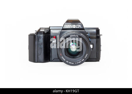 1980s Minolta Maxxum 7000 automatic 35mm roll film SLR camera, 35-80mm zoom lens, isolated against a white background Stock Photo