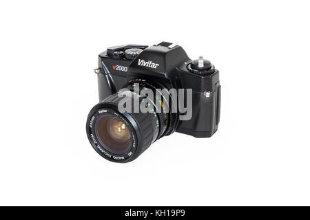 Vivitar V2000 SLR 35mm roll film camera, 28-70mm zoom lens, 1980s, isolated against a white background Stock Photo