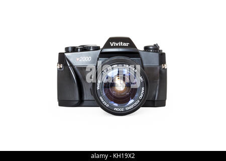 Vivitar V2000 SLR 35mm roll film camera, 28-70mm zoom lens, 1980s, isolated against a white background Stock Photo