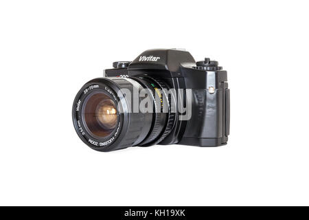 Vivitar V2000 SLR 35mm roll film camera, 28-70mm zoom lens, 1980s, isolated against a white background Stock Photo