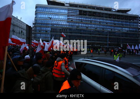Warsaw, Poland. 11th Nov, 2017. Ten thousands join the nationalists march on Independence Day. Credit: Madeleine Lenz/Pacific Press/Alamy Live News Stock Photo