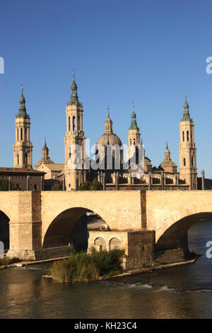 Puente de Piedra Stone Bridge and Basílica de Nuestra Señora del Pilar Zaragoza Spain Stock Photo