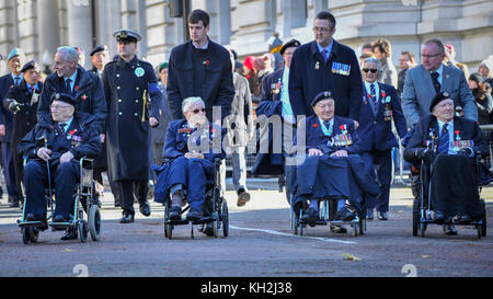 London, UK.  12 November 2017.  War veterans pass by on their way to Horse Guards Parade.  Large crowds gather around Parliament Square and Whitehall on Remembrance Sunday where members of the Royal Family, dignatories and veterans gave tributes to war dead at The Cenotaph.  Credit: Stephen Chung / Alamy Live News Stock Photo