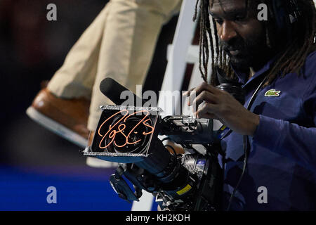 ATP Tennis, London, November 13, 2017 Roger FEDERER, SUI  celebrates his victory and signs the TV camera, signature Roger FEDERER, SUI - Jack SOCK, USA 6-4, 7-6  at the NITTO ATP FINALS Tennis men   in Millenium Arena, O2 Arena London, United Kingdom, November 13, 2017,  Season 2017/2018 © Peter Schatz / Alamy Live News Stock Photo