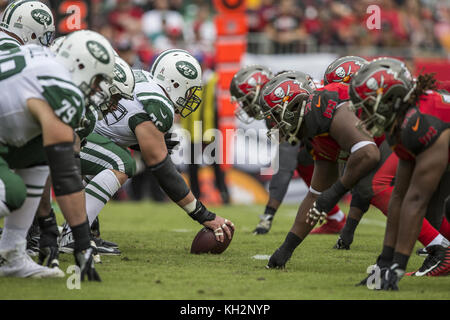 Tampa, Florida, USA. 31st Aug, 2017. New York Jets offensive line and Tampa Bay Buccaneers defensive line get set during the game on Sunday November 12, 2017 at Raymond James Stadium in Tampa, Florida. Credit: Travis Pendergrass/ZUMA Wire/Alamy Live News Stock Photo