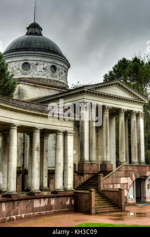 Museum-Estate of Arkhangelskoe Palace. Yusupov family Temple and Burial Vault with the surrounding colonnade. A historical estate located 20 kilometer Stock Photo