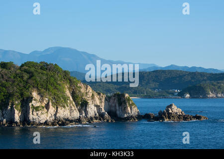 Mexico, state of Oaxaca, Huatulco and Santa Cruz Bay view with the Sierra Madre mountains in the distance. Stock Photo