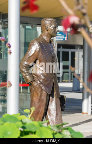 Cary Grant (Bristol-born actor) bronze statue in Millennium Square, Harbourside, Bristol, England, United Kingdom Stock Photo