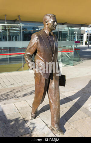 Cary Grant (Bristol-born actor) bronze statue in Millennium Square, Harbourside, Bristol, England, United Kingdom Stock Photo