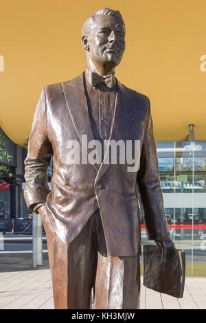 Cary Grant (Bristol-born actor) bronze statue in Millennium Square, Harbourside, Bristol, England, United Kingdom Stock Photo