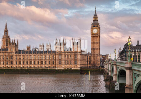 Big Ben and the Houses of Parliament on the banks of the River Thames, London. Stock Photo