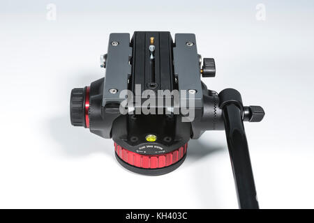 https://l450v.alamy.com/450v/kh403c/a-fluid-video-tripod-head-kh403c.jpg