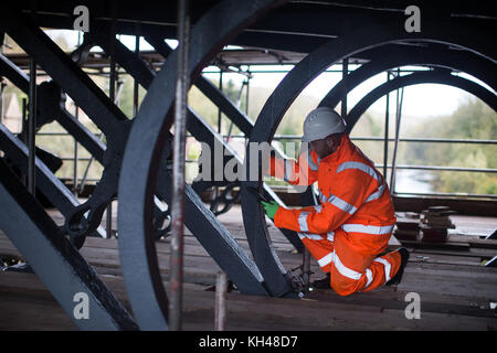 Specialist conservators working for English Heritage begin vital repair work on Iron Bridge, over the River Severn in Shropshire, in a £3.6 million project to conserve it. The bridge, erected in 1779, was the first single span arch bridge in the world to be made of cast iron and marked a turning point in British engineering. Stock Photo