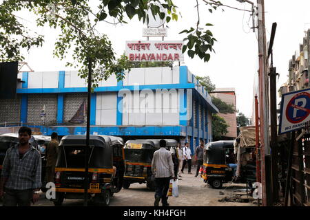 Bhayandar railway station, Mumbai, Maharashtra, India, Asia Stock Photo