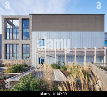 Exterior view from decked garden. 55 Victoria Street, London, United Kingdom. Architect: Stiff + Trevillion Architects, 2017. Stock Photo