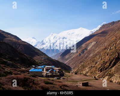 The small settlement of Yak Kharka, with Annapurna III and, further back, Annapurna II in the background. Annapurna Circuit Trek, Nepal Stock Photo