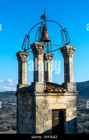 Vaucluse (84), Le Luberon. Parc Naturel Régional du Luberon. Village de Lacoste. Le campanile // France, Vaucluse (84), Luberon. Regional Natural Park Stock Photo