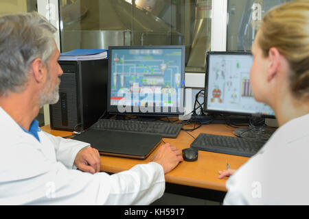 two doctors analyzing mri xrays on computer Stock Photo