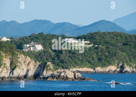 Mexico, state of Oaxaca, Huatulco and Santa Cruz Bay view with the Sierra Madre mountains in the distance. Stock Photo