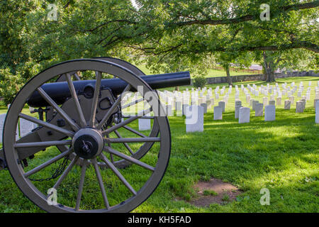 A cannon stands in memorial of the Battle of Gettysburg, Gettysburg National Military Park, Pennsylvania, USA. Stock Photo