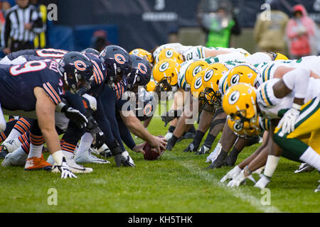 Chicago, Illinois, USA. 12th Nov, 2017. - Bears offense and Packers defense line up during the NFL Game between the Green Bay Packers and Chicago Bears at Soldier Field in Chicago, IL. Photographer: Mike Wulf Credit: csm/Alamy Live News Stock Photo