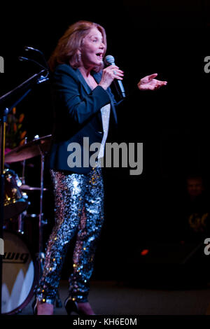 Linda Lavin Promotes Her New Cd Posibilities At Barnes Noble