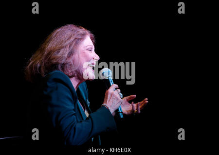 Linda Lavin Promotes Her New Cd Posibilities At Barnes Noble