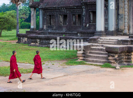 Budhist monks at the Angkor Wat Temple in Siem Reap Cambodia Stock Photo