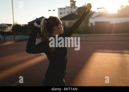 Tennis player practicing tennis in ground on a sunny day Stock Photo