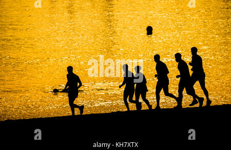 Las Palmas, Gran Canaria, Canary Islands, Spain. 16th Nov, 2017. Weather: Spanish military personnel from nearby naval base running on city beach in Las Palmas just after sunrise on a glorious Thursday morning on Gran Canaria Credit: ALAN DAWSON/Alamy Live News Stock Photo
