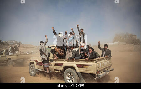 Sanaa, Yemen. 16th Nov, 2017. Houthi rebels fighters chant slogans as they take off to a battlefront following a gathering aimed at mobilizing more fighters in Sanaa, Yemen, 16 November 2017. According to the international aid group Save the Children the ongoing war in the country takes a particular heavy toll on the youngest, with approximately 120 children dying every day. The group says already over 50,000 children are believed to have died in 2017. Credit: Hani Al-Ansi/dpa/Alamy Live News Stock Photo