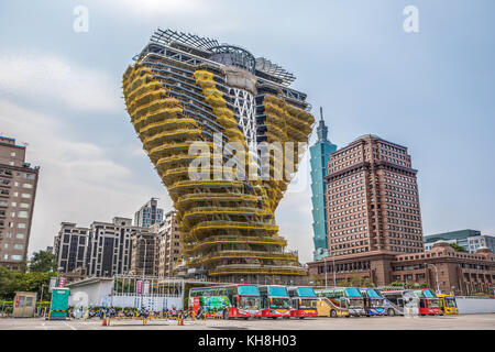 Taiwan, Taipei City,New Twisting Tower by Vincent Callebaut architect, 101 Bldg. *** Local Caption *** 101 Bldg., architecture, buses, construction, n Stock Photo